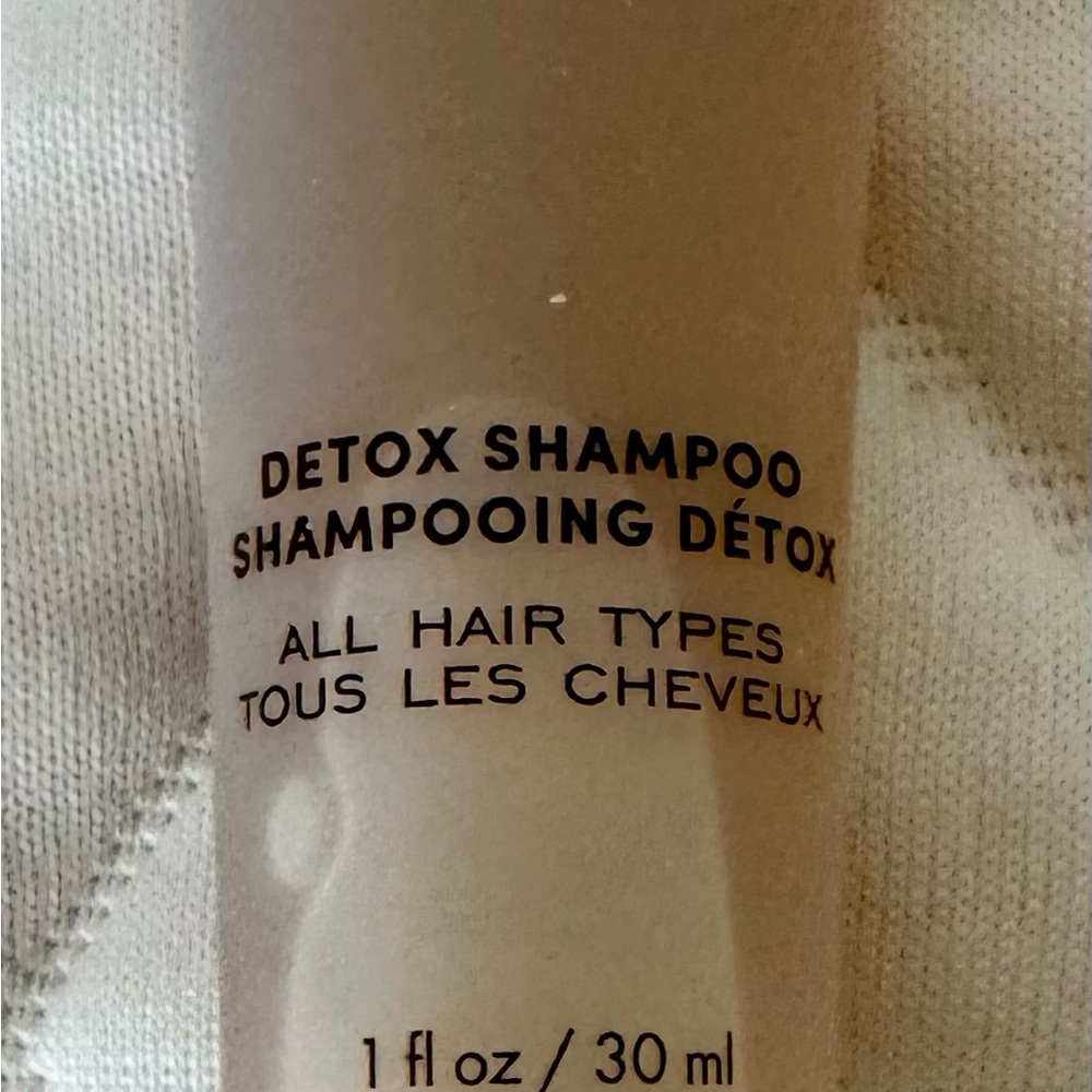 OUAI Detox Shampoo - White